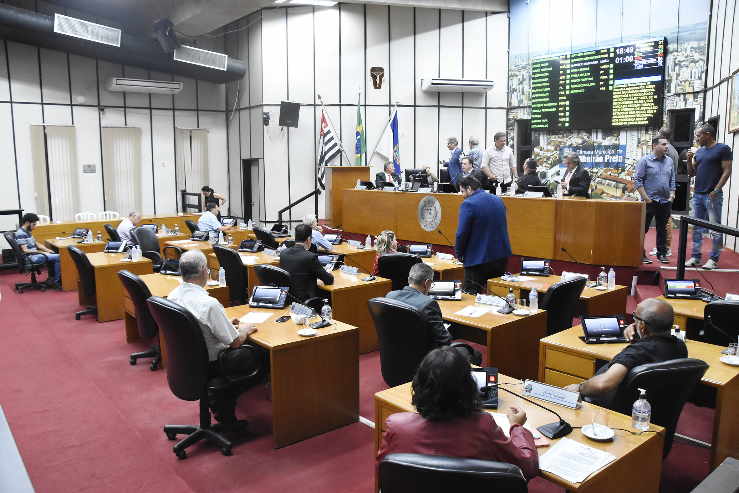 Câmara aprova dois projetos em sessão ordinária desta terça-feira (18)