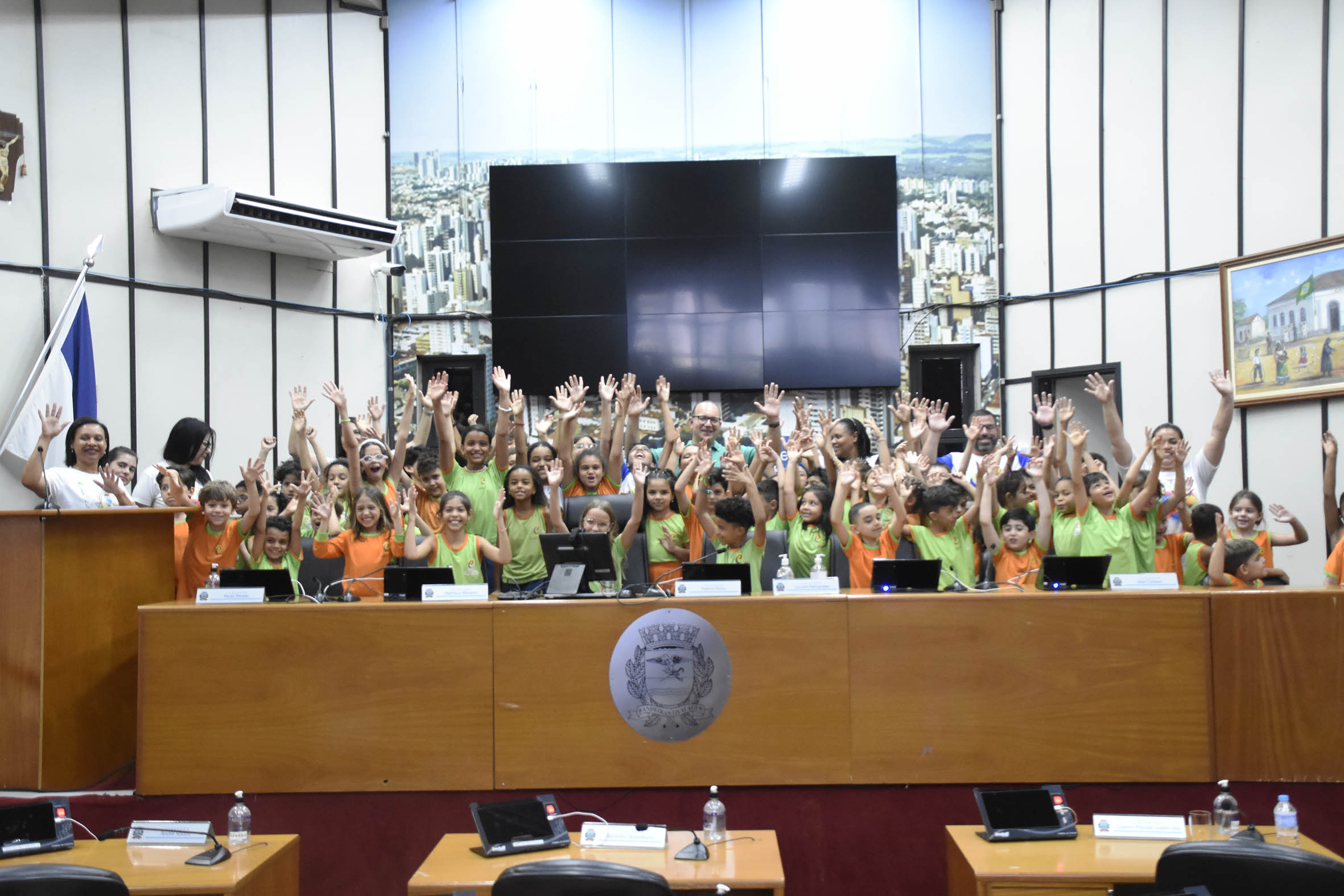 Alunos do Colégio Capella Kids participaram do Programa Câmara na Escola 