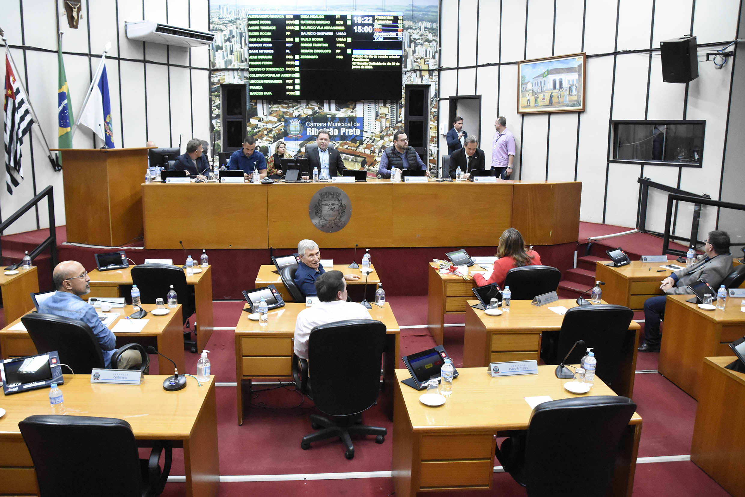 Câmara de Vereadores votou cinco propostas de lei nesta terça-feira (04)