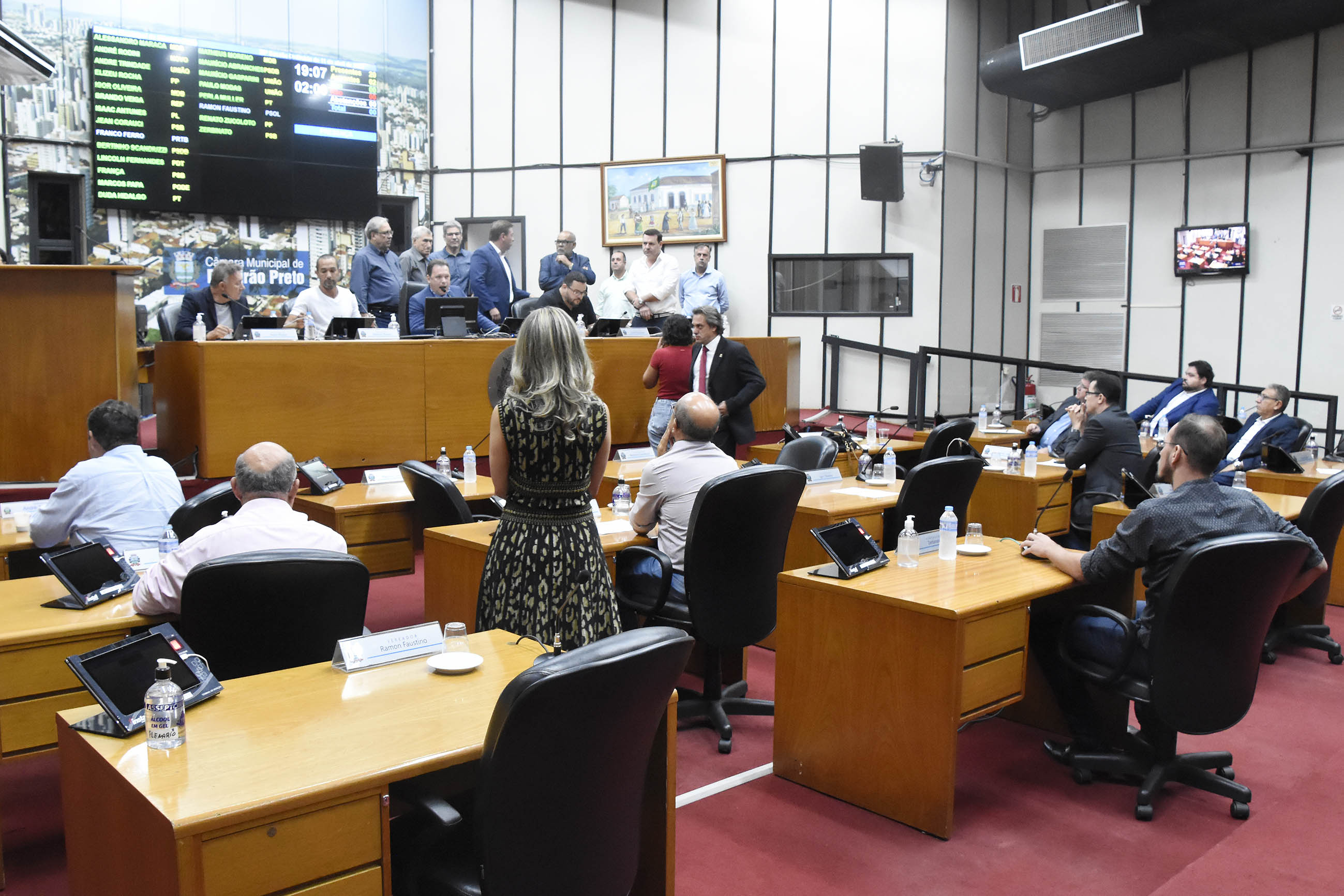 Legislativo discutiu quatro projetos na noite desta terça-feira (11)