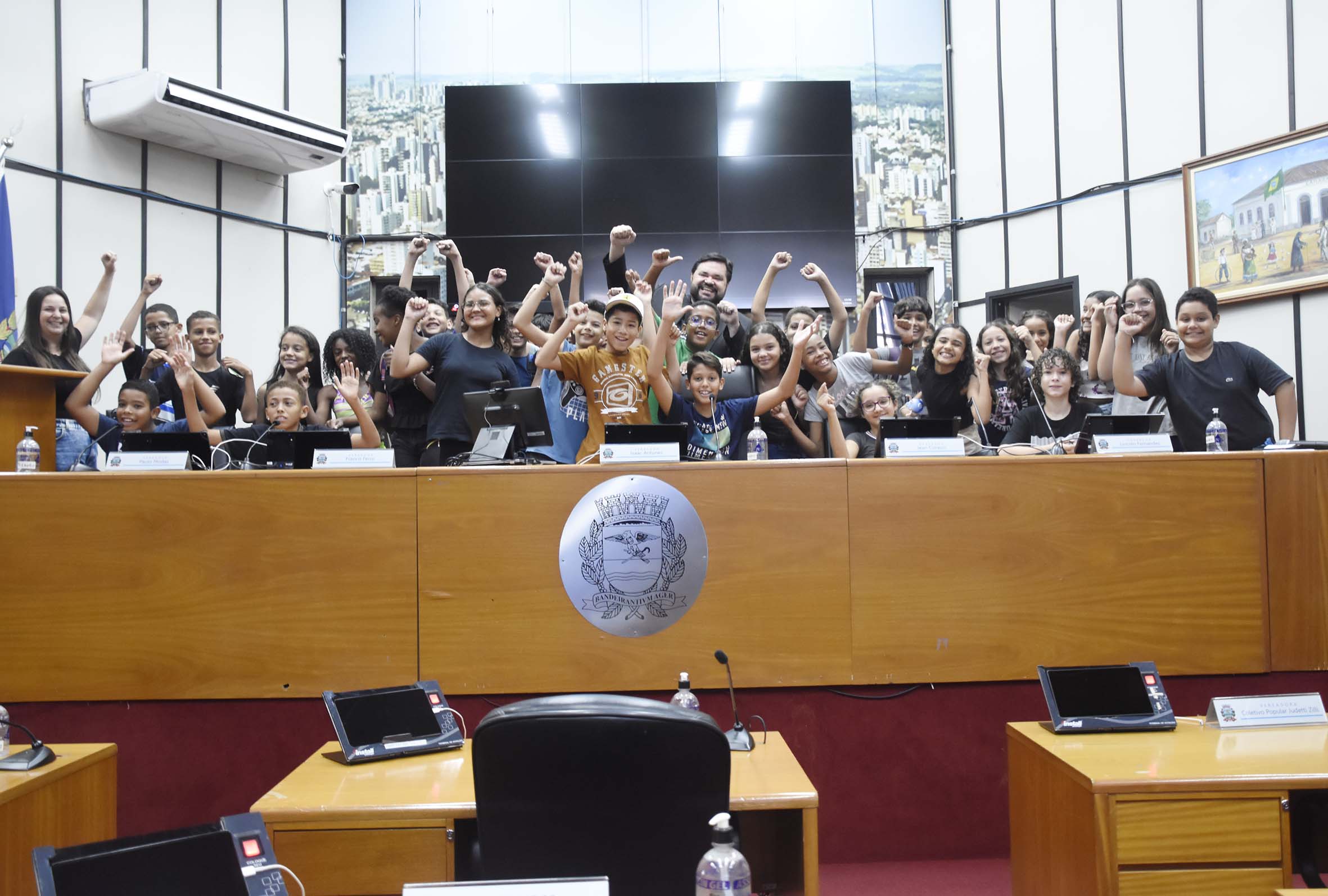 Câmara na Escola recebeu 31 alunos da Escola Domingos Spinelli