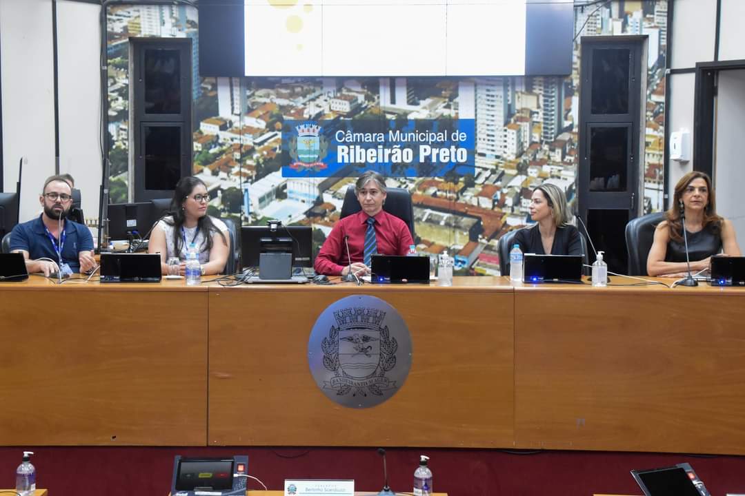 Proteção do jovem no trabalho foi tema de aula ministrada por juíza em evento da Escola do Parlamento