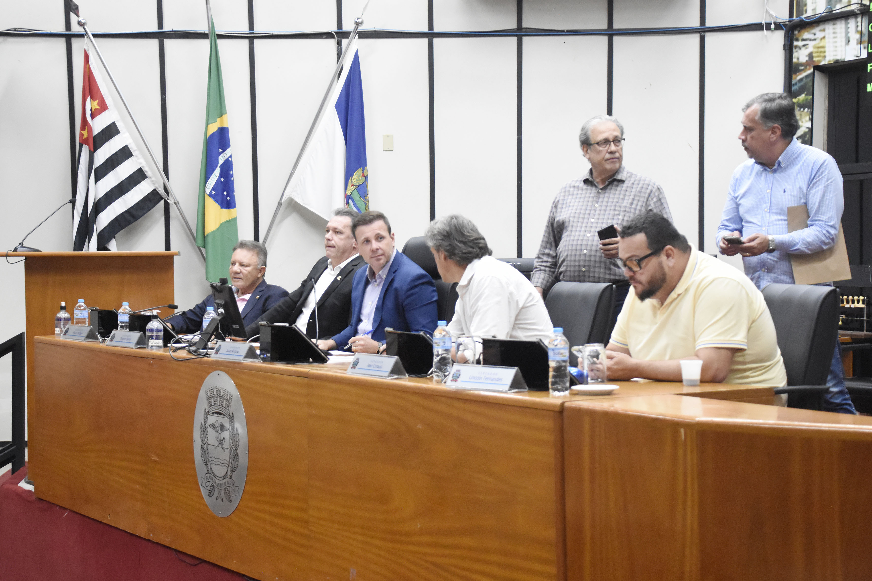 Foto fechada da Mesa Diretora da Câmara